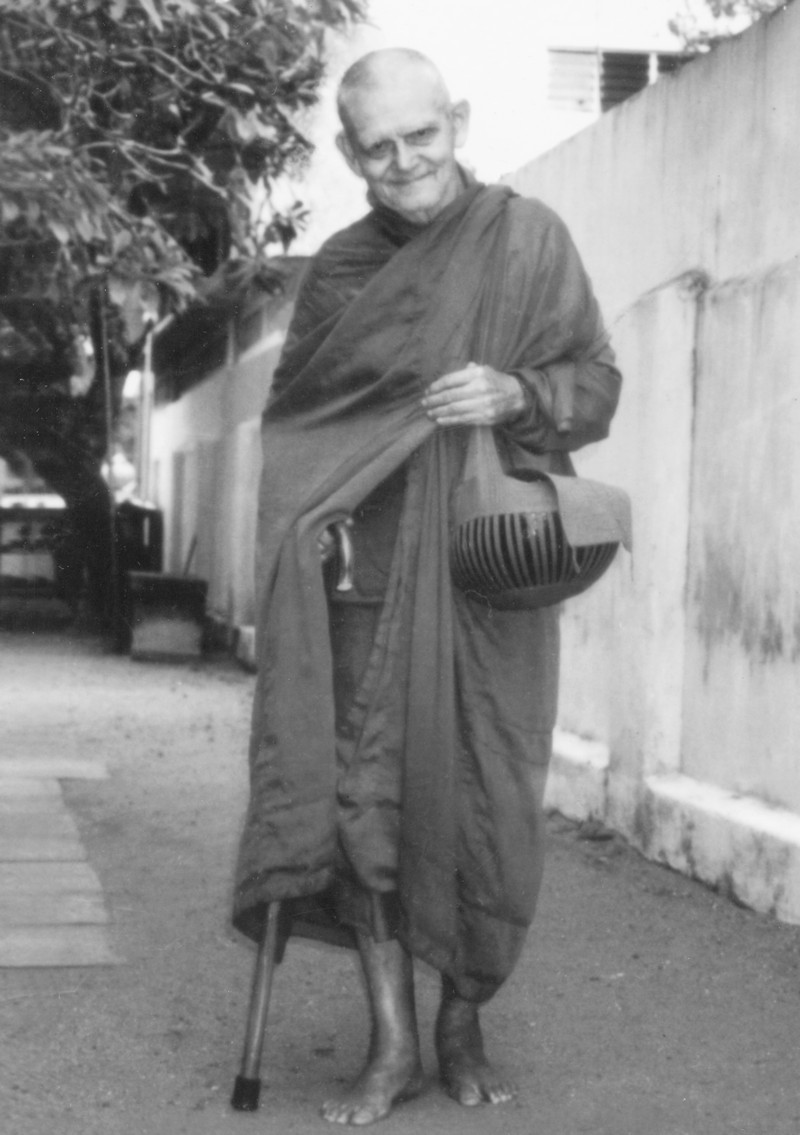 Ven. Ñāṇavimala Walking outside Vajirarama Ven. Ñāṇavimala Walking outside Vajirarama